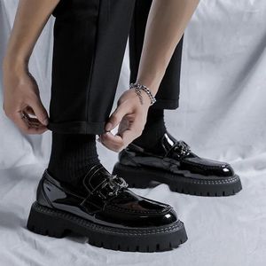 Casual Shoes Men Chain Streetwear Fashion Vintage Thick Sole Patent Leather Slip - On Loafers Male Commute Wedding Dress