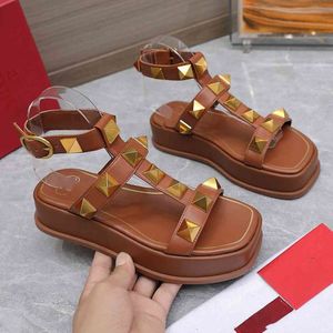 Summer popular Women's sandals 2024 fashion luxury brand business work leisure travel letter logo Women's high heels Men's flat shoes 24.4.6vn