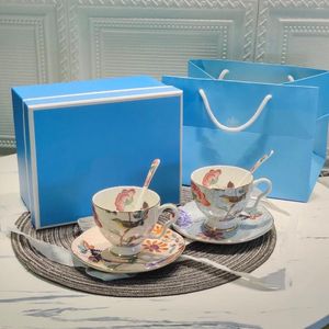 Canecas Luxo Bone China China Chefe Tea Conjunto Dois xícaras de copos Spuons Caixa de presente Móveis para presentes essenciais Primeira escolha