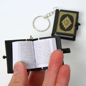 Keychains Lanyards 1 New Muslim Keychain Resin 이슬람 미니 Ark Quran Scripture 종이 읽기 가능한 펜던트 종교 보석 Q240403