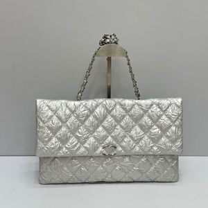 Mode silberne Damen Crossbody Tasche Unterarmtasche Luxusdesigner Helles Diamantmuster Einsumbendeck -Kanäle Kette Handtasche Große Einkaufstaschen Brieftasche