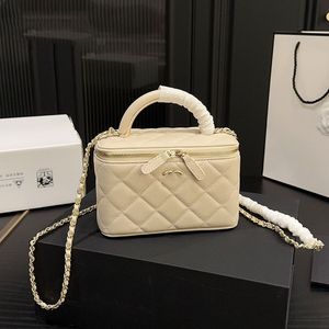 Italien Kvinnor Topp hanterar Vanity Makeup Box Påsar med spegelkortshållare stor kapacitet Kosmetisk fodral Guldmetall hårdvara matelasse kedja crossbody axelväska 16 cm