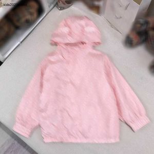 ニューキッズコート素敵なピンクのベビージャケットキッズデザイナー服サイズ100-150 cmグラデーションレターフルプリント男の子の女の子アウター24april