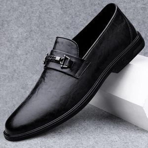 Scarpe casual uomini mocassini primavera 2024 marca di calzature per barche di moda in pelle mocsins comode di grandi dimensioni 46
