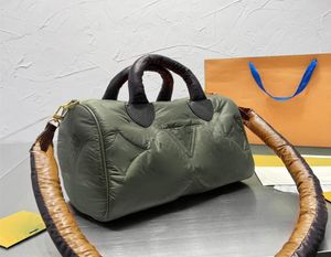 Kudde Luxurys broderihandväskor Mense Womens Feather Winter Shopping Väskor Fashion Shoulder Bag Stor kapacitet Totes9561429