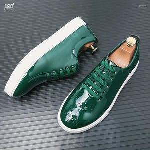 Casual Schuhe hochwertige Patentleder Herren Schnürsenkers grüne geschnitzte Sohle Designer Schuh Hombres Zapatos A15