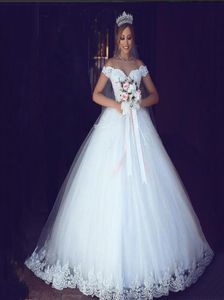 ZJ9143 2021 Ball Gown Off The Shoulder Wedding Dresses Short Sleeves Bridal Dress White Ivory Lace Appliques5349543