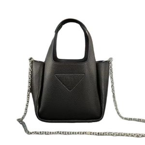 Tygväska Designer Bag Luxury Tote Bag Small Women Men Casual Holiday Shopping Mobiltelefon Väska Högkvalitativ läderplånbok Kedja Enhetsprisväska Crossbody Väska