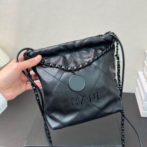 Women Clafskin Full Black 22 mini -zakupowe torby na ramię z okrągłym paskiem metalowym sprzętowym łańcuchem Matelasse torebki crossbody torebka na zewnątrz 18x22 cm