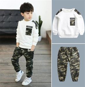 Set di abbigliamento sportivo per bambini Autunno camuffato per bambini Tops pantaloni da 2 pcs kit outfit adolescenti ragazzi camuflage tracksuit32252153894