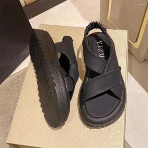 Hausschuhe Leichte graue goldene Sandalen bequeme Frauen -Slipper -Flachschuhe Frau 2024 Sneaker Sport Willkommensgeschäft Loffers