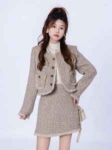 Arbeitskleider koreanische Fashiona Quastenmantel Rock Zwei-teilige Frauen rundes Hals Single Breaced Temperament Promi verdicken Winter-Chic-Anzug