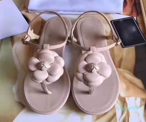 مصممي Luxurys Women039S Sandals Patent Leather Lower Heel Moving Floral Lace Roman Summer Shoes1279776