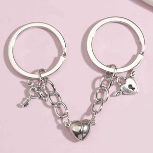 Nyckelringar Lanyards Metal Keychain Heart Key and Lock Ring Magnetic Button Chains For Par Lover Gifts Handbag Accessorie Handgjorda smycken Q240403