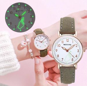 2021 New Watch Women Fashion Casual läderbälte Klockor Simple Ladies039 Liten Dial Quartz Clock Dress Wristwatches Reloj Muje4473543