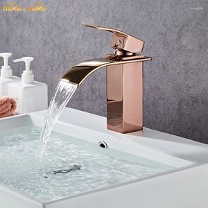 Rubinetti del lavandino da bagno rubinetto del bacino in oro rosa e mixer a cascata quadrata a rubinetto freddo