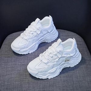 Повседневная роскошная дизайн женская обувь Ladies Light Running Sneakers Crise-Up White Shoe Casual Shoes Fashion Высококачественная бренда 240328