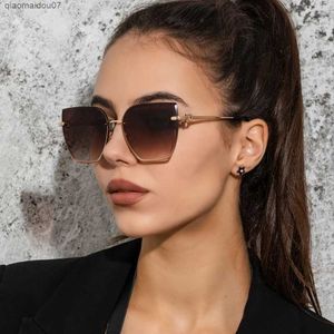 Sonnenbrille Retro Cat Eye Sonnenbrille für Frauenmarke Designer modische rahmenlose Verlaufsbrille mit Schattenschnittlinsen für Frauenrahmenbrille2404