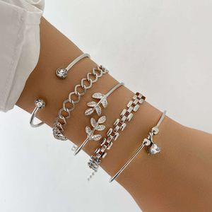 Ny geometriska blad dot pärlor hjärtvatten diamant öppna kvinnors armband uppsättning av 5