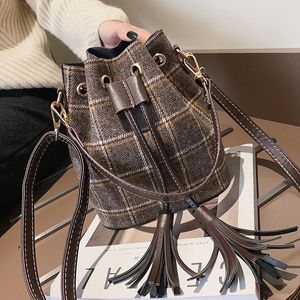 Umhängetaschen Hiselely Women Woll Plaid Handtaschen Modedesigner Khaki Girl Eimer Bag Vintage hochwertiger BG118