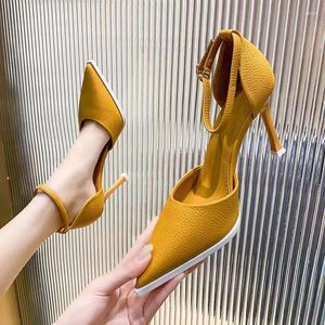 Scarpe eleganti 2024 estate sexy tacchi alti sandali femminili caramelle caramelle di tendenza abiti da ufficio abiti verdi