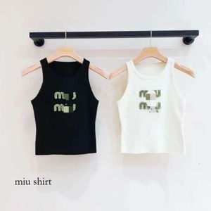 Mivmiv Shirt Women's T-shirt Designer Women Sexy Halter Tee Party Miui Clothes Fashion Crop Top Luxury Embroidered Miv T Shirt Spring Summer Backless Tops 473