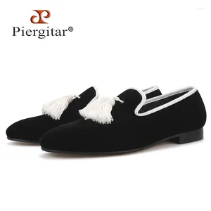 Buty zwykłe Piergitar 2024 Czarne kolory aksamitne mężczyźni Białe mokwaki ślubne męskie mokasyny