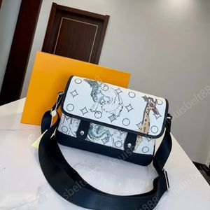 Designer de luxo de 24sss, novo mensageiro de mensagens de mensagens de bolso de bolso de bolso múltiplo de bolsa ajustável Bolsa de ombro masculino Bolsas de transferência Bolsas de mensagens de Messenger 29cm