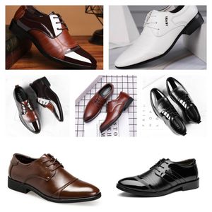 2024 Toppdesigner Multi Style Leather Men's Black White Casual Shoes, Stor storlek Business Dress Pointed Tie Up Wedding Shoe