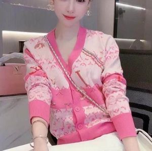 Nya diamantinbäddningsbrev tröjor Designer V-Neck Pink Sticked Cardigan Women's Western Style Versatile Casual Long Sleeved Sweater Coats 5xl