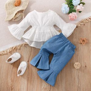 衣類セット生まれの女の赤ちゃんの服セット春の夏と秋の2ピース白い長袖トップブルーフレアジーンズ適切