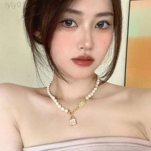 Designer viviane westwood Jewelry Empress Dowager West Necklace Female Choker Stitched Pearl Gold Lock Head Planet Design Clavicle Chain Niche Neck Chain