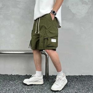 Męskie szorty Summer Mens Multi Pocket Shorts Street Clothing Solid Kolor Prosty luźne szorty swobodne sporty pięć punktów Spodnie Szybkie suszenie J240407