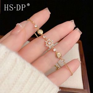 Japanese Korean Temperament Micro Inlaid Zircon Flower Pull-Out Bracelet, Niche Design, Exquisite, Light , Fashionable, And High-End Feel Bracelet