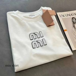 MIUデザイナーTシャツ女性ホットドリル刺繍文字TシャツレディースTシャツデザイナー女性セクシーなホルタートップパーティークロップサマーバックレス518