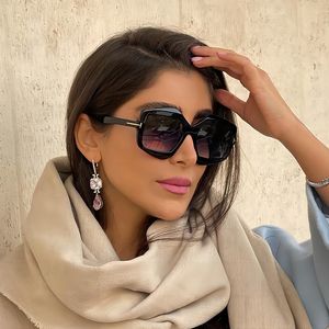 Occhiali da sole designer per donne occhiali da sole uomo cornice irregolare tela da sole di lusso alla moda