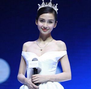 Celebrity Angelababy Wedding Tiarascrown Faux Pearls Rhinestone Bridal Akcesoria Modne nakrycia głowy Bride luksus klejnot6467475