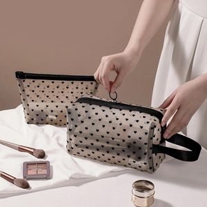 Bolsas de armazenamento Coração portátil Mulheres homens necessários Bolsa de cosméticos Organizador de viagem transparente Moda pequena bolsa de maquiagem de malha grande malha