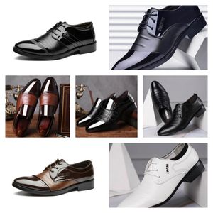 Ny designer lyxiga läderskor med flera stilar, mäns casual skor, storstora affärsklänningsskor, pekade bindning av bröllopsskor
