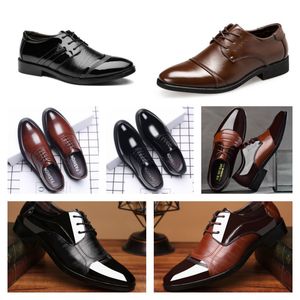 Top designer Sapatos de couro com vários estilos de luxo, sapatos casuais pretos masculinos, sapatos de vestido de tamanho grande, sapatos de casamento pontiagudos