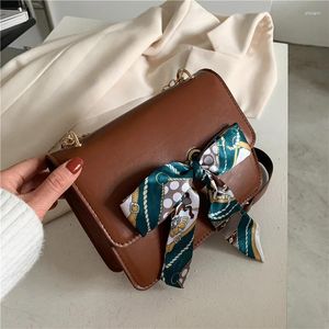 Bag 2024 Spring European och American Silk Scarf Box Female Fashion Trend Handbag Chain Shoulder Messenger