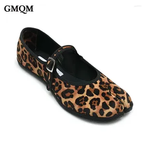 Dress Shoes GMQM Split Toe Flats Designer Women Loafers Balletcore Leopard Comfortable Spring Autumn Pig Hoof