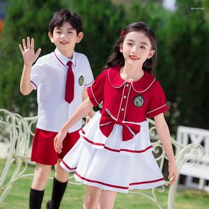 Set di abbigliamento 2024 Design in stile rosso per bambini vestiti uniforme uniforme abito per prestazioni costume asilo per bambini