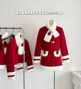 ツーピースドレス新しいエレガントな秋の赤いミニタイトスキーシングル胸肉コートセット2クリスマスツイードレディースセットホットパンツ240407