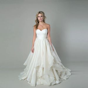 Dresses Ball Gown Multiple Layers Ruffled Organza Delicate Ruched Wrapped Wedding Dress Covered Buttons Sexy Bridal Gowns