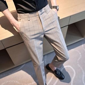 İngiliz tarzı bahar erkek pantolon moda ekose gündelik iş takım elbise pantolon ayak bileği uzunluğu ince ofis sosyal sokak kıyafetleri pantolon