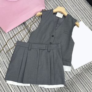 Fake Two Piece Kjol Vest Outfits Luxury Elegant Grey Women Dresses Set Designer Casual Daily Tank Jacket Suit kjolar