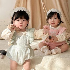 Kläder sätter våren Autumn Korean Baby Girls 2st kläder Set Cotton Solid Long Sleeve Shirts Lace Ruffle Suspender Romper Suit