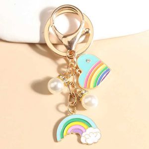 Keychains Lanyards Lovely 에나멜 화려한 무지개 심장 열쇠 고리 여자 여자 핸드백 선물을위한 진주 펜던트 보석 Q240403