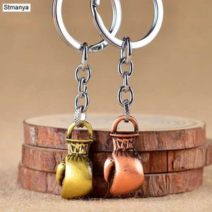 Keychains Lanyards Boxing Glove Keychain Antik brons Cool Luxury Metal Keychain Car Key Chain Ring Bag Pendant For Sport Business Gift Q240403